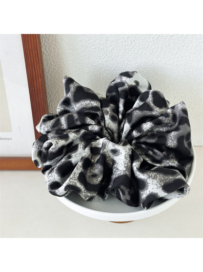 Gifty - Simple Leopard Print Scrunchies