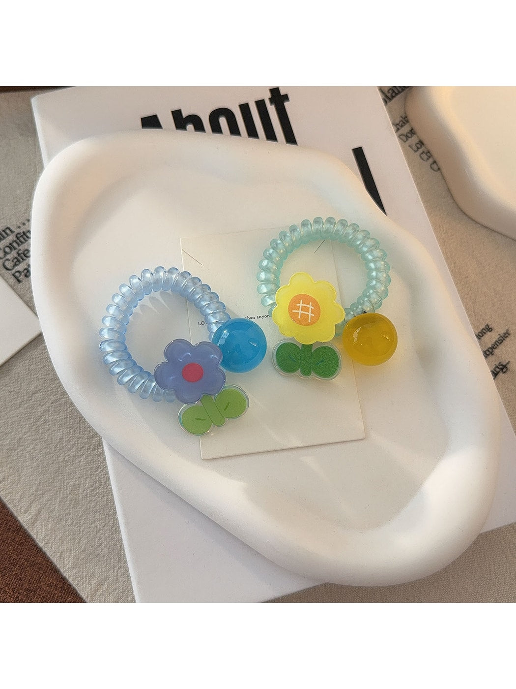 Gifty - Plastic Flower Bead Spiral Ponytail Hair Tie