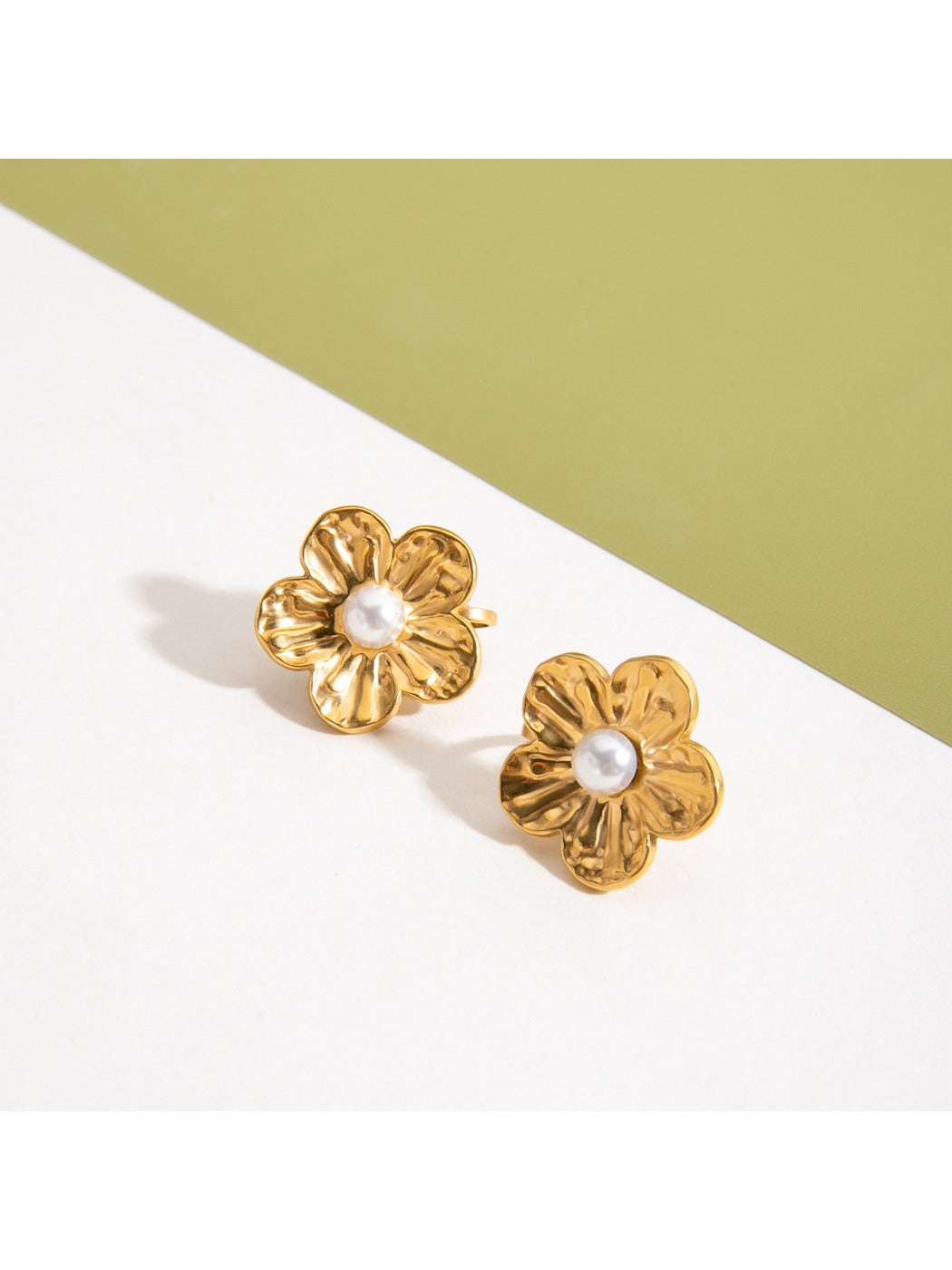 Earedge - Everyday Minimalist Floral Studs