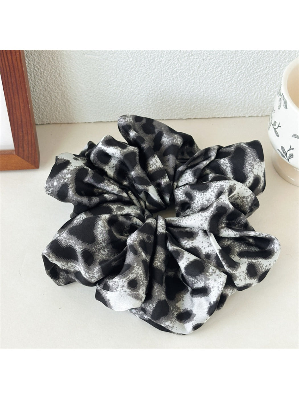 Gifty - Simple Leopard Print Scrunchies