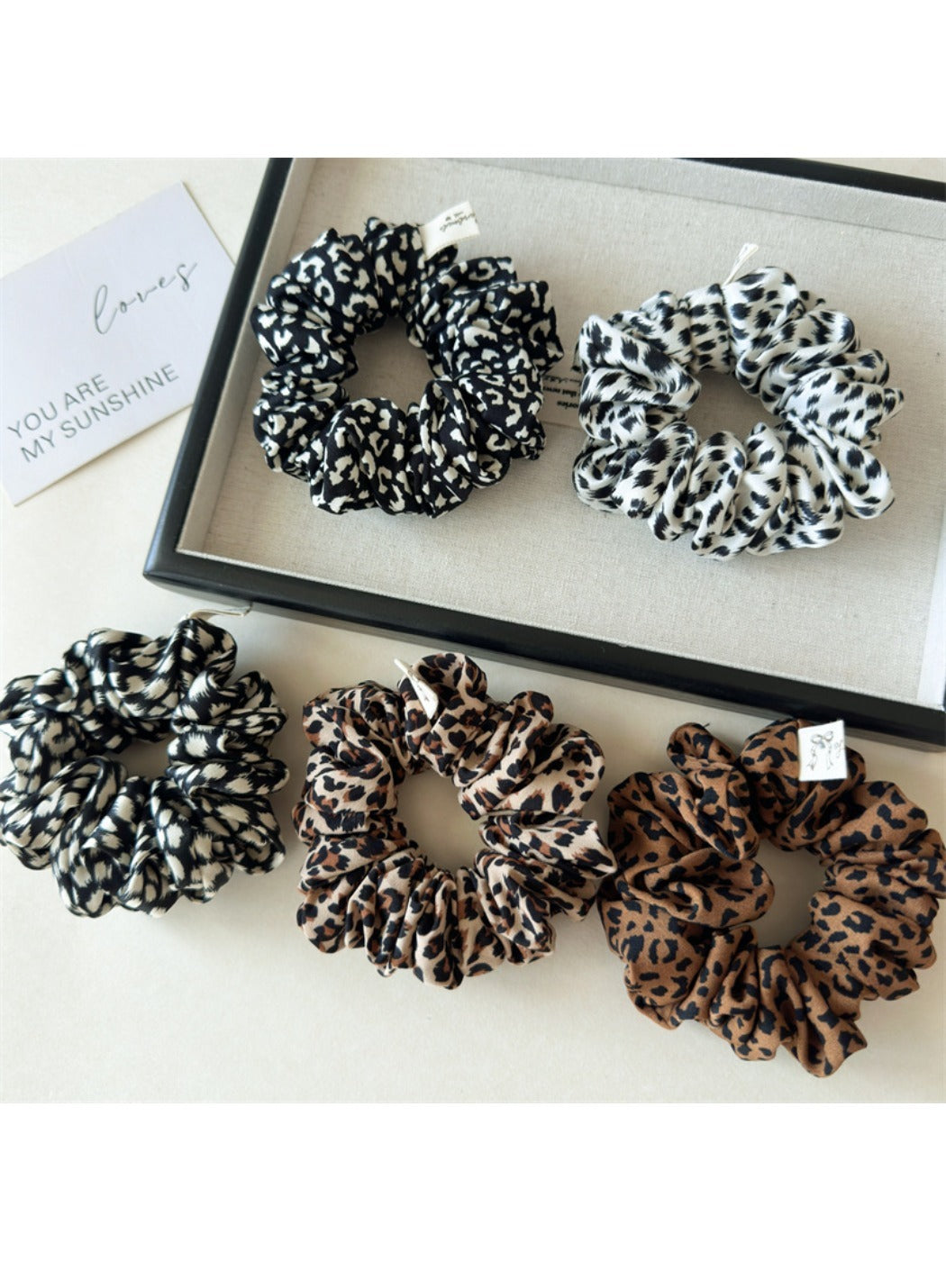 Gifty - Luxury Leopard Print Scrunchie