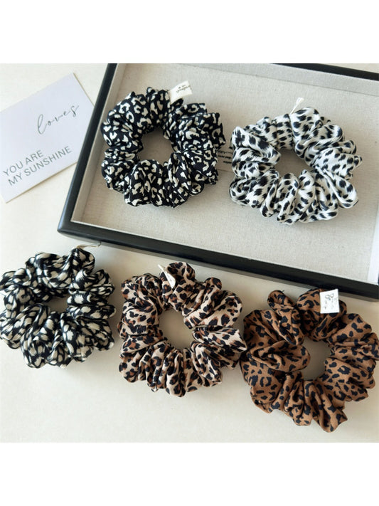 Gifty - Luxury Leopard Print Scrunchie