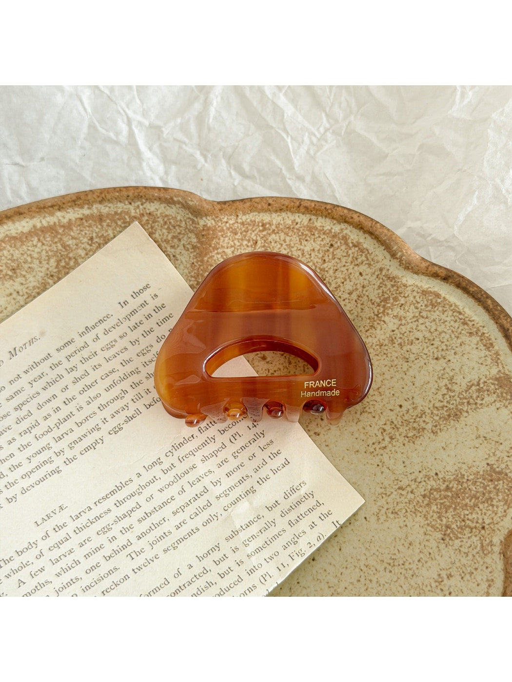 Beau - Semi Round Hollow Acetate Geometric Claw Clip