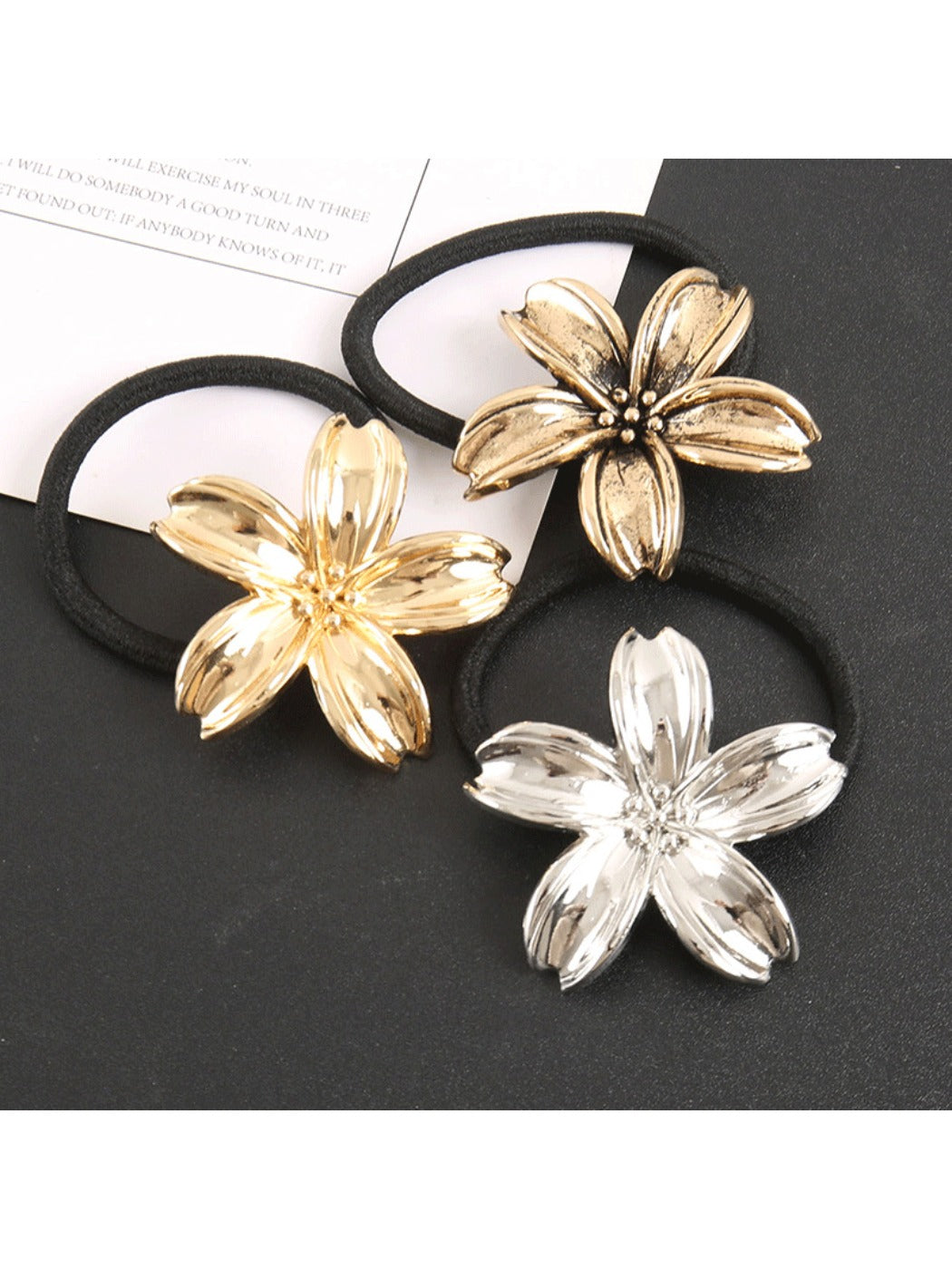 Gifty - Textured Flower Hair Tie
