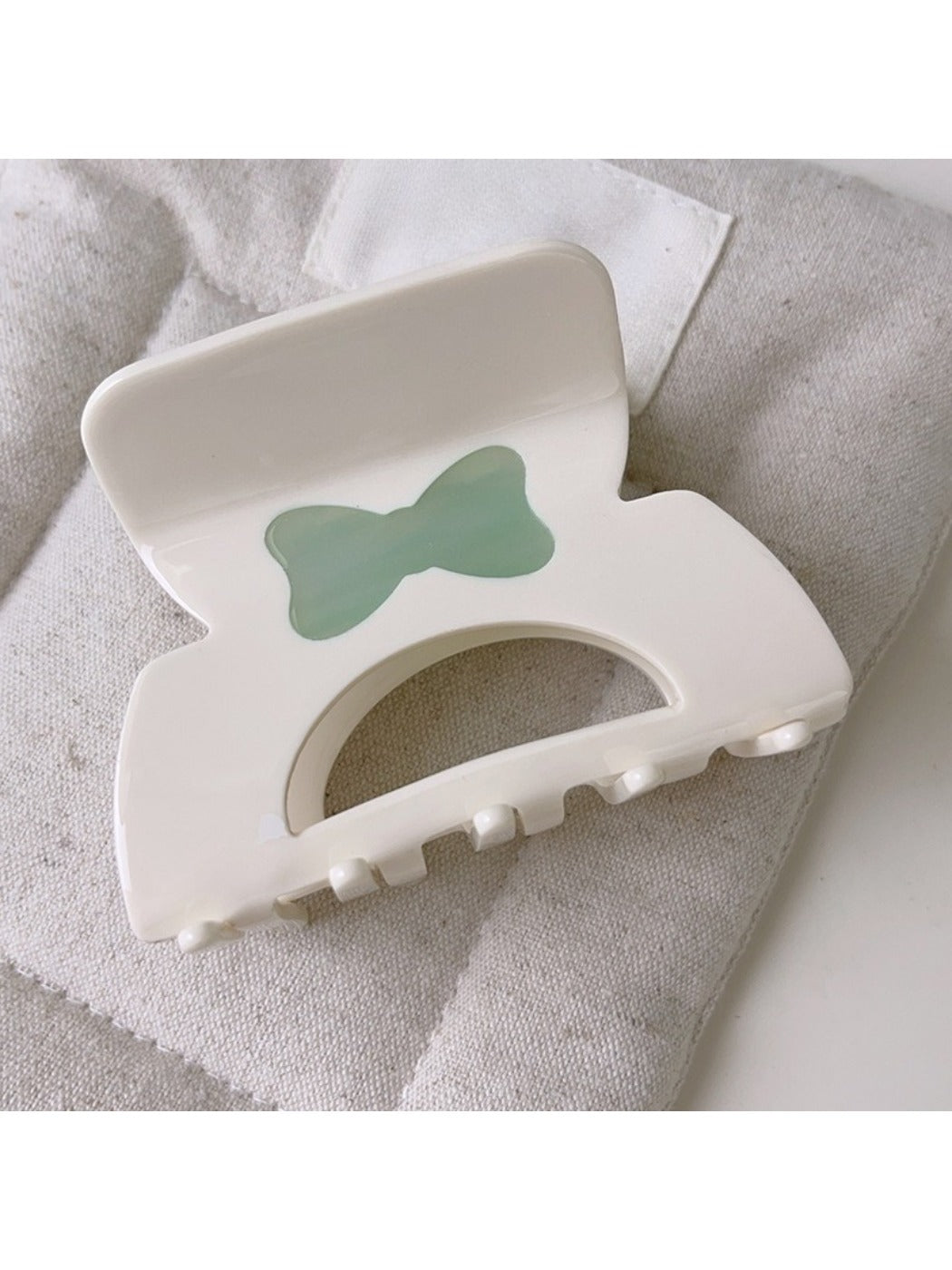 Beau hair claw clip styled in long hair securing a half-up hairstyle