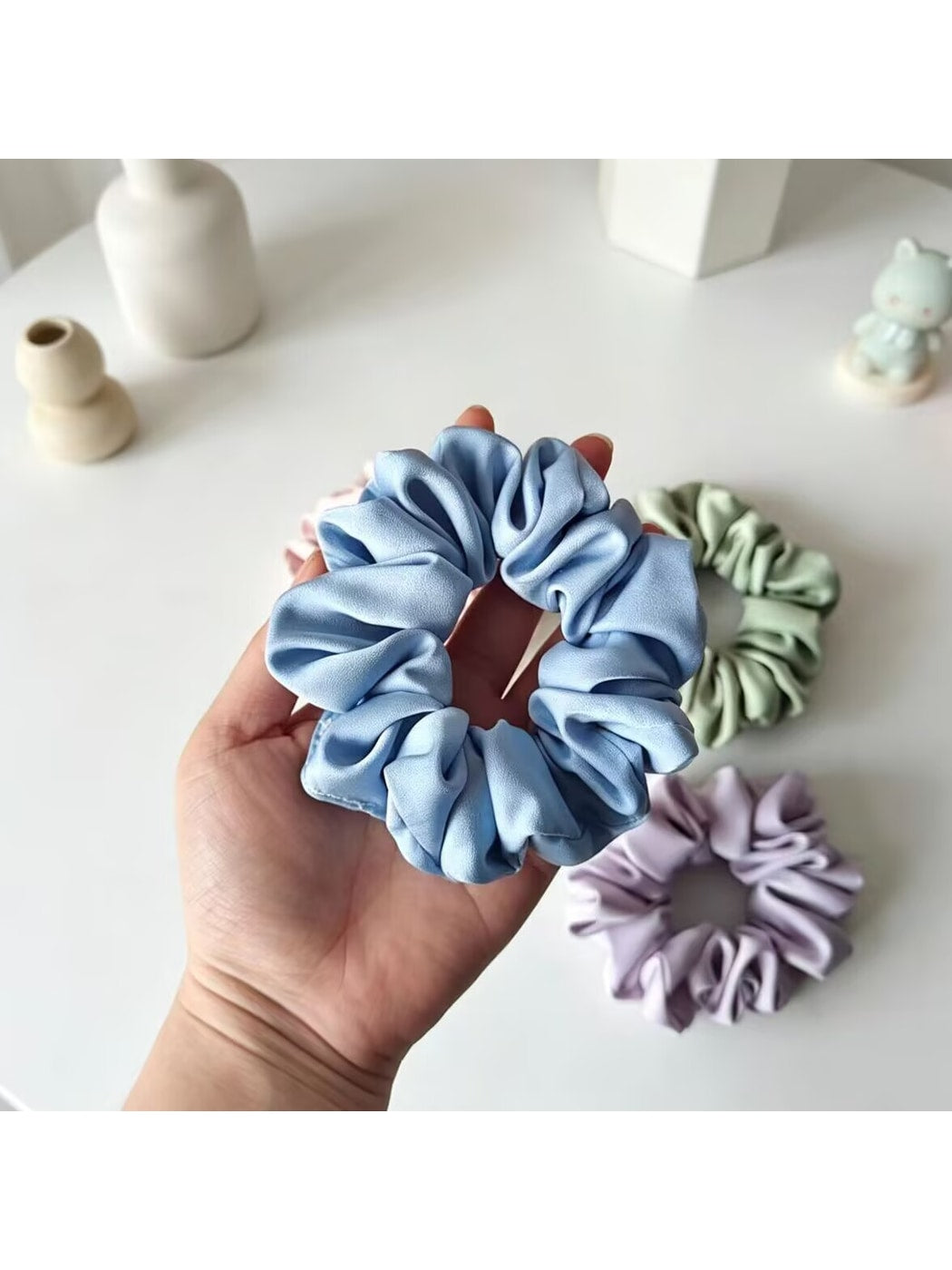 Gifty - Solid Color Polyester Satin Look Scrunchie