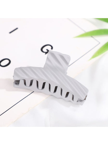 Beau - Matte Plastic Geometric Everyday Hair Claw Clip