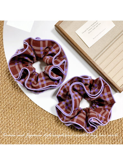 Gifty - Elegant Retro Plaid Scrunchie