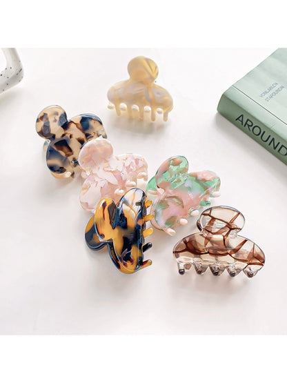 Side view of Beau vintage small crescent shaped claw clip highlighting its curved crescent shape
