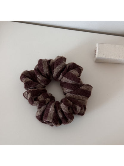 Gifty - Striped Knit Hair Scrunchie