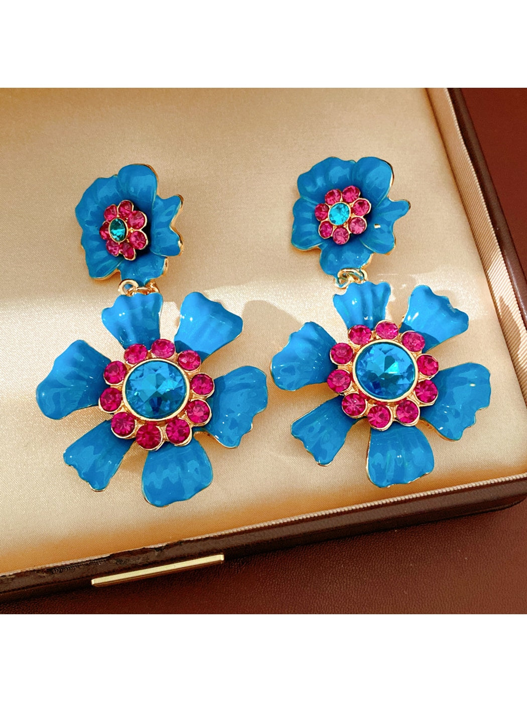 Earedge - Vintage Floral Rhinestone Dangle Earrings