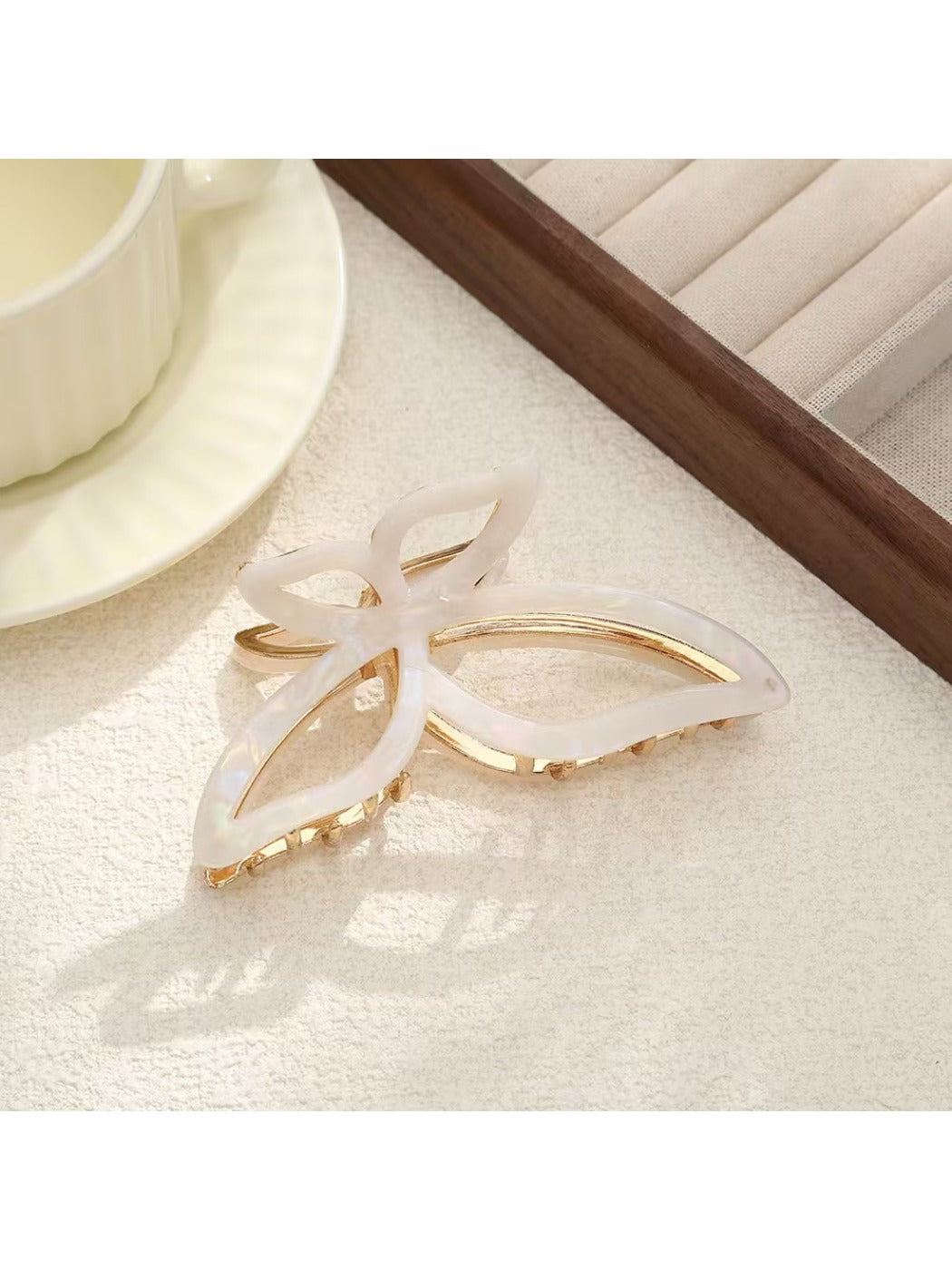 Beau - Vintage Butterfly Shaped Acetate Hair Clip