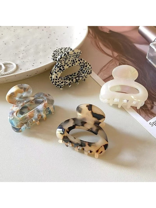 Beau - Hollowed Out Oval Shaped Claw Clip