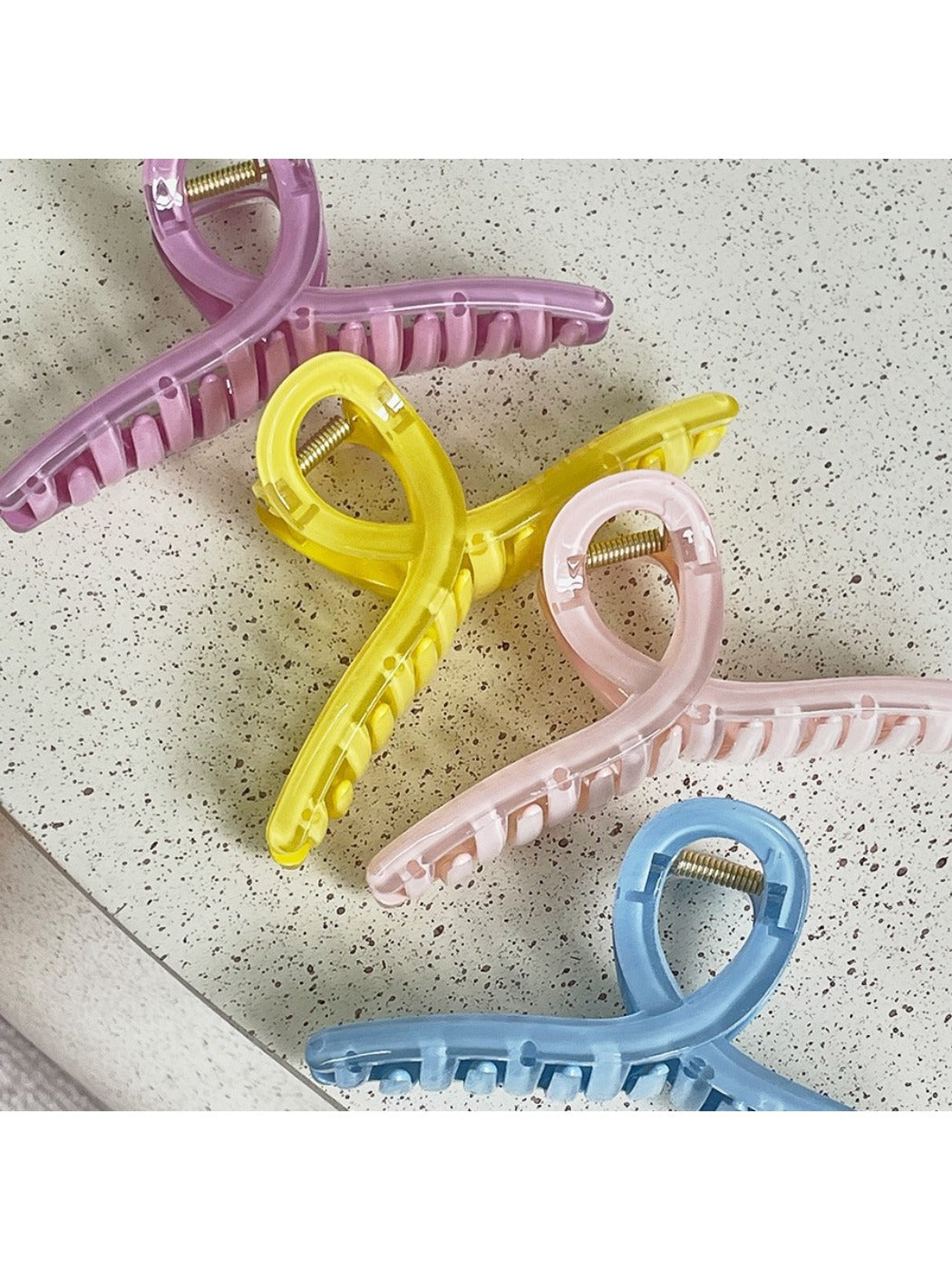 Beau - Essential Solid Color Crisscross Design Claw Clip