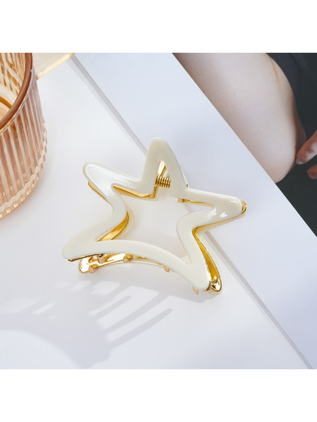 Beau - Minimalist Star Cut Out Claw Clip