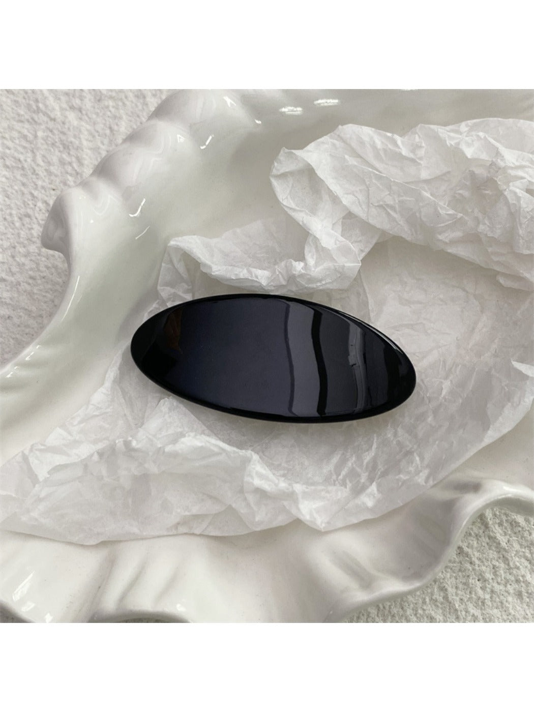 Beau - Minimalist Oval Hair Clip
