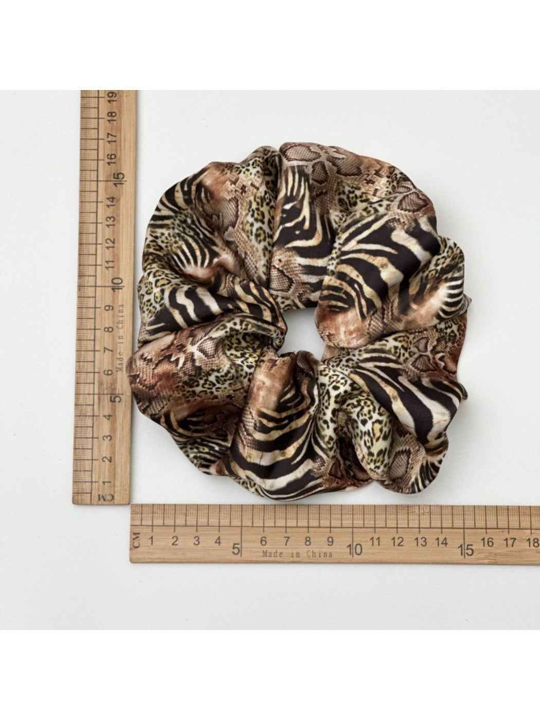 Gifty - Leopard Print Satin Scrunchie