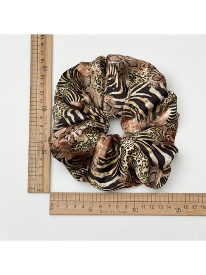 Gifty - Leopard Print Satin Scrunchie