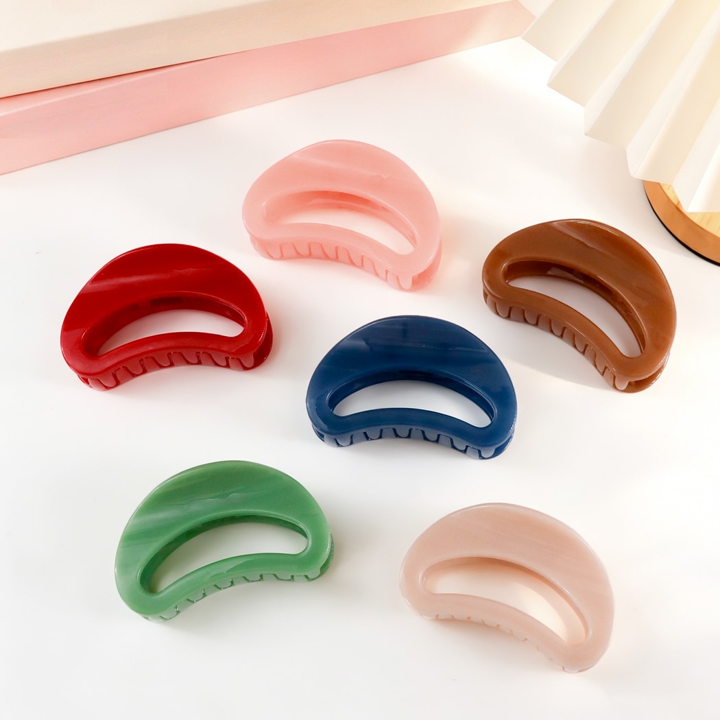 Beau - Minimalist Solid Semi Circle Claw Clip