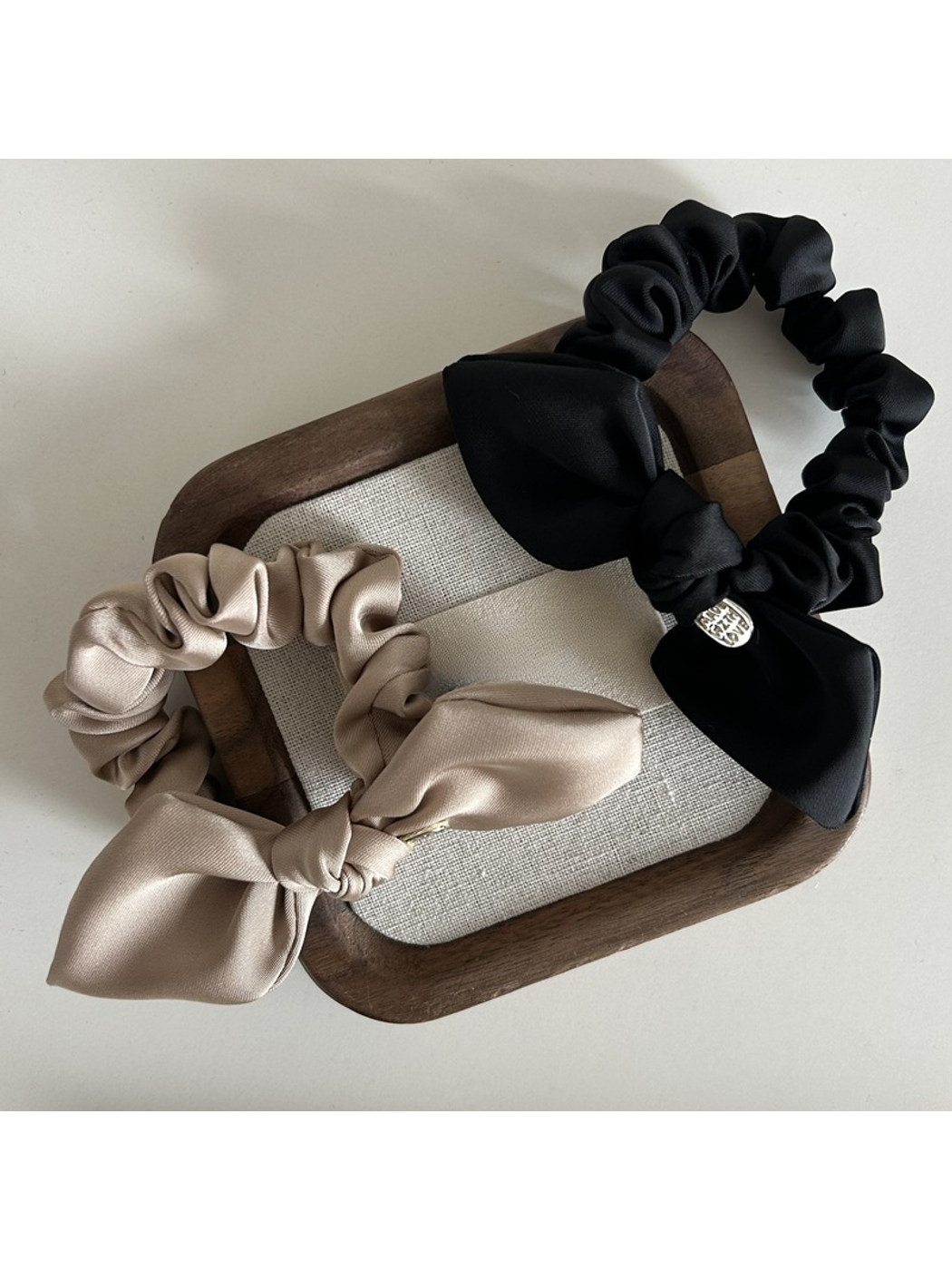 Gifty - Vintage Satin Bow Detail Hair Tie