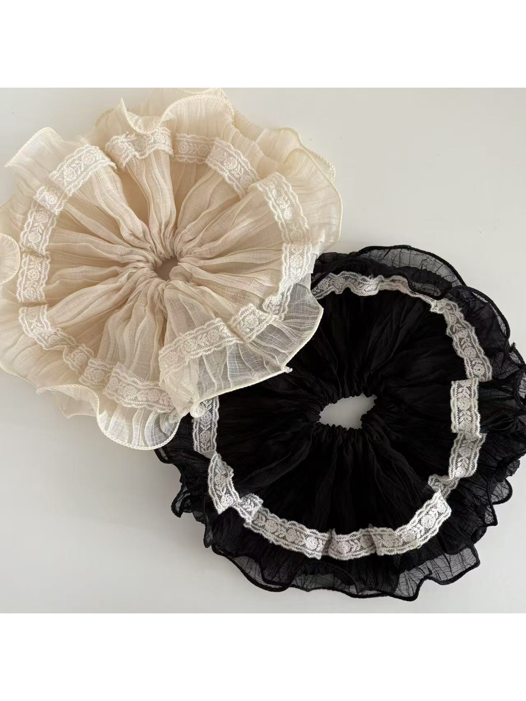 Gifty - Ruffled Lace Trim Vintage Style Scrunchie