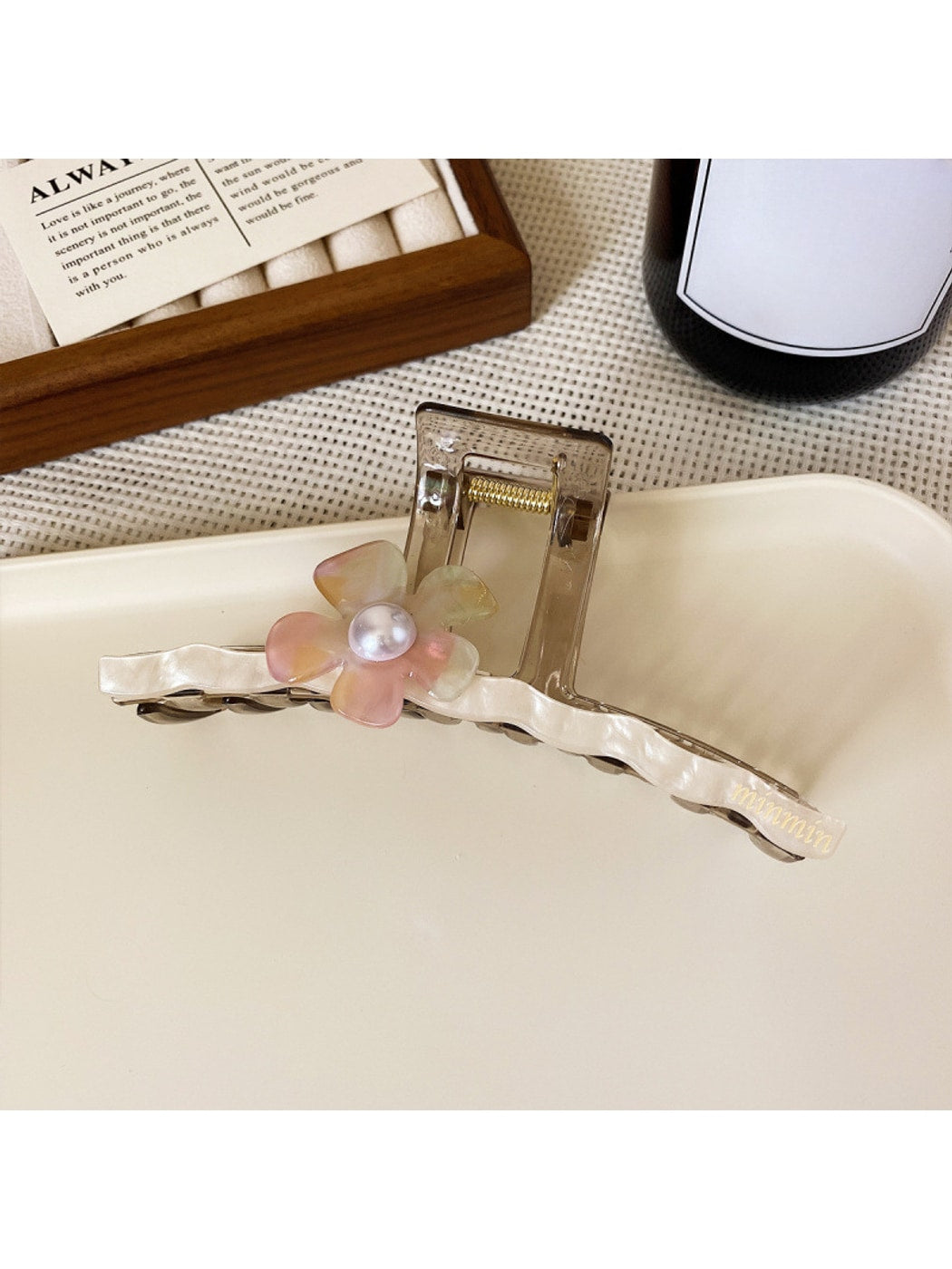 Beau - Sweet Floral Wave Shape Hair Styling Claw Clip