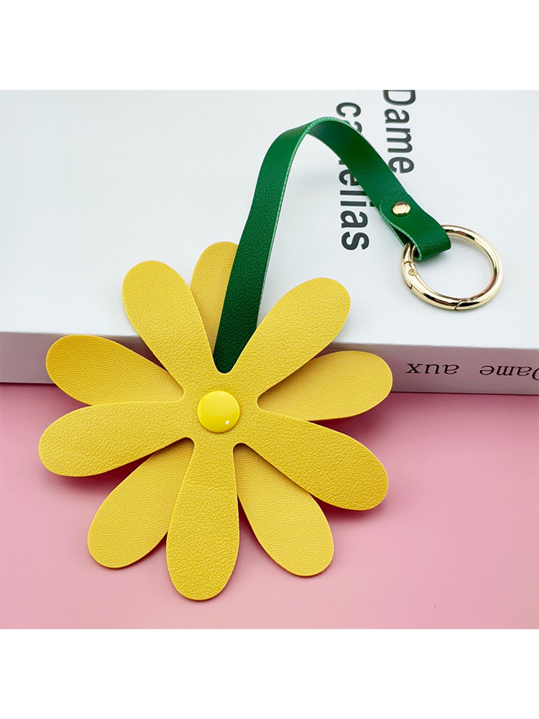 Keypus - Daisy Inspired PVC Flower Pendant Keychain