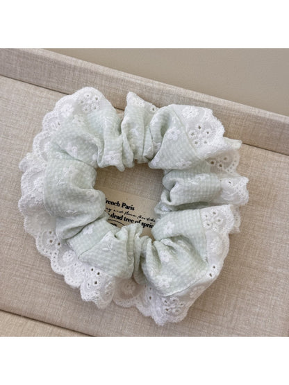 Gifty - Sweet Lace Edge Scrunchie