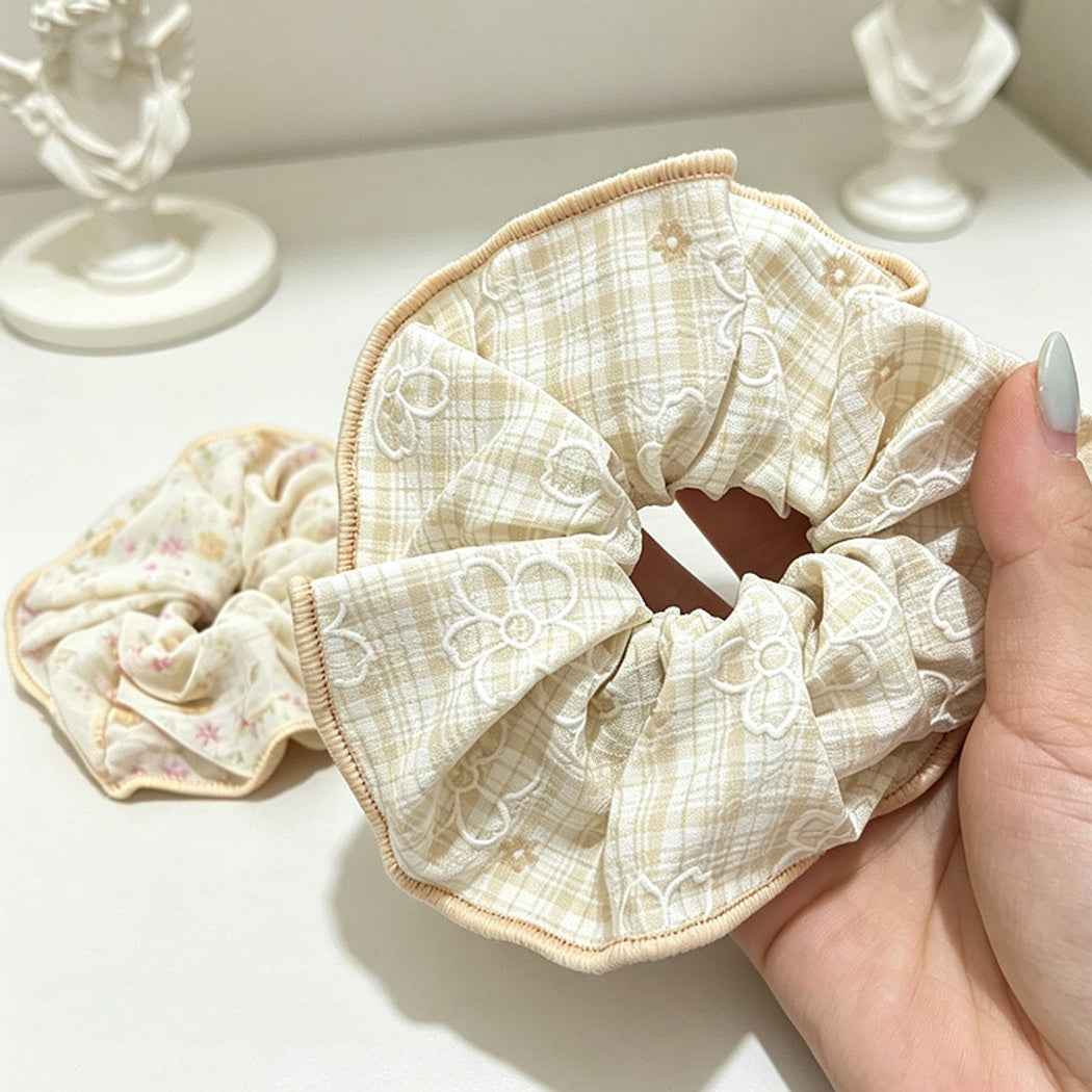 Gifty - Ruffled Floral Print Polyester Hair Scrunchie