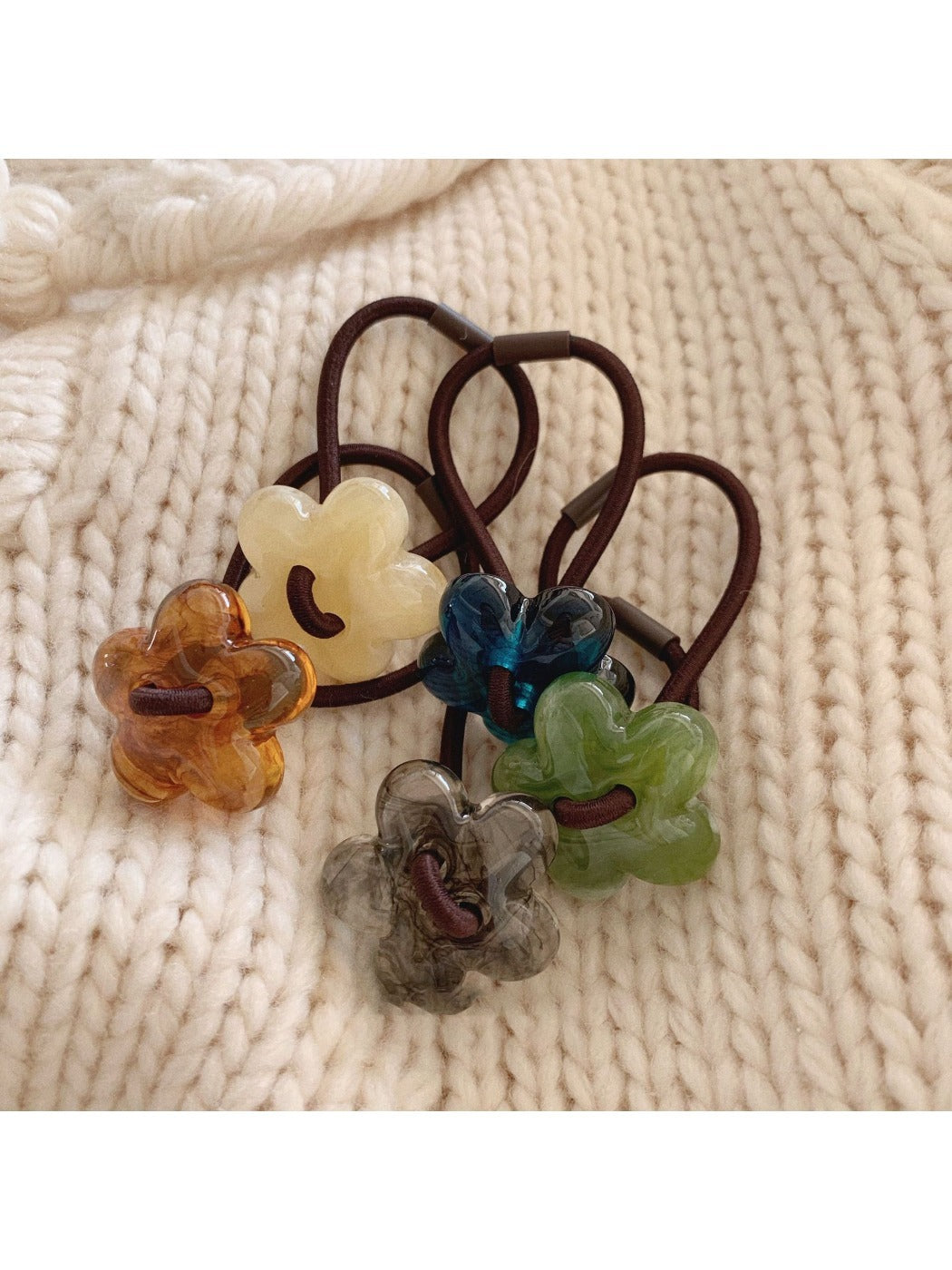 Gifty - Little Flower Shaped Hair Tie