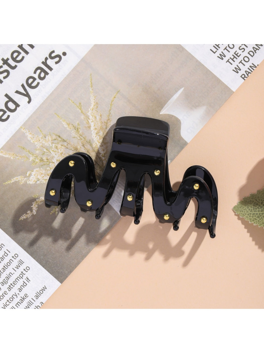 Beau - Vintage Wave Hair Claw Clip