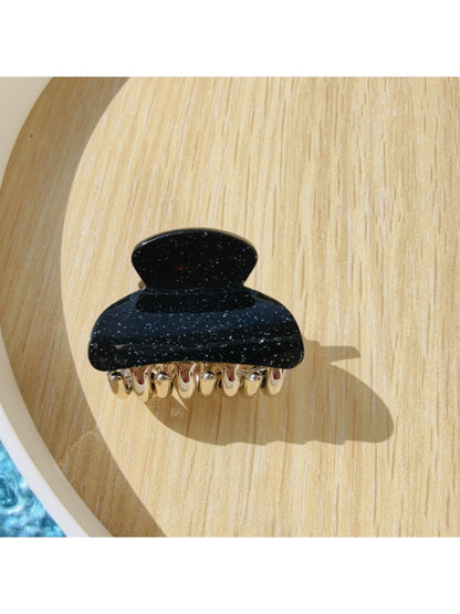 Top view of Beau claw clip highlighting black glitter and leopard design