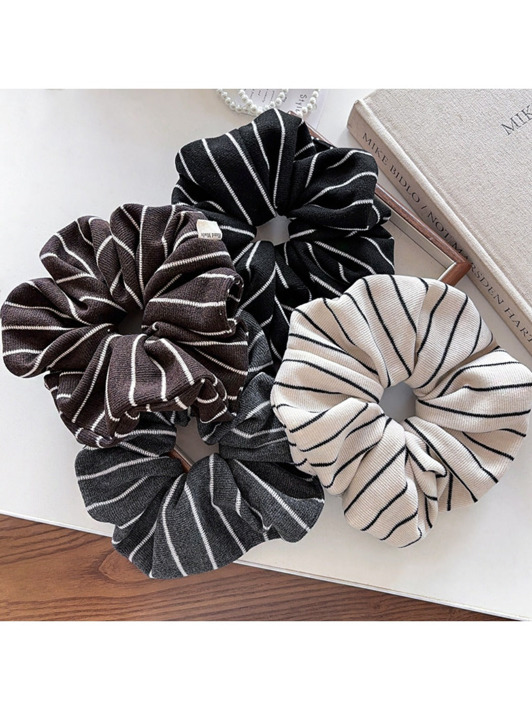 Gifty - Knitted Striped Hair Loop