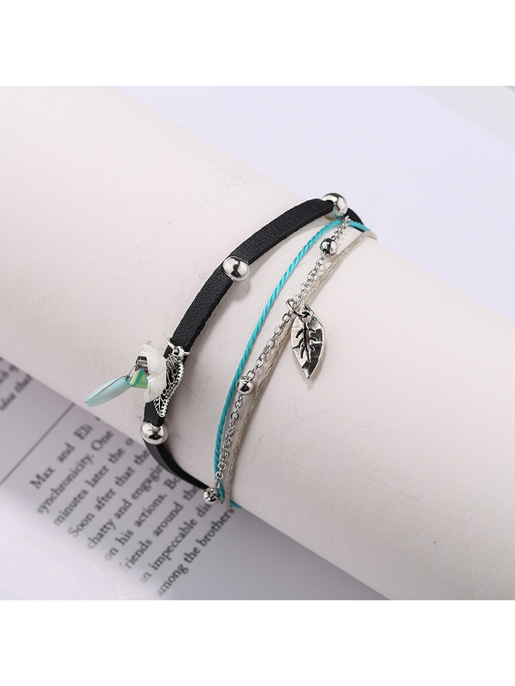Lovra - Bohemian Leaf Pendant Beaded Bracelet