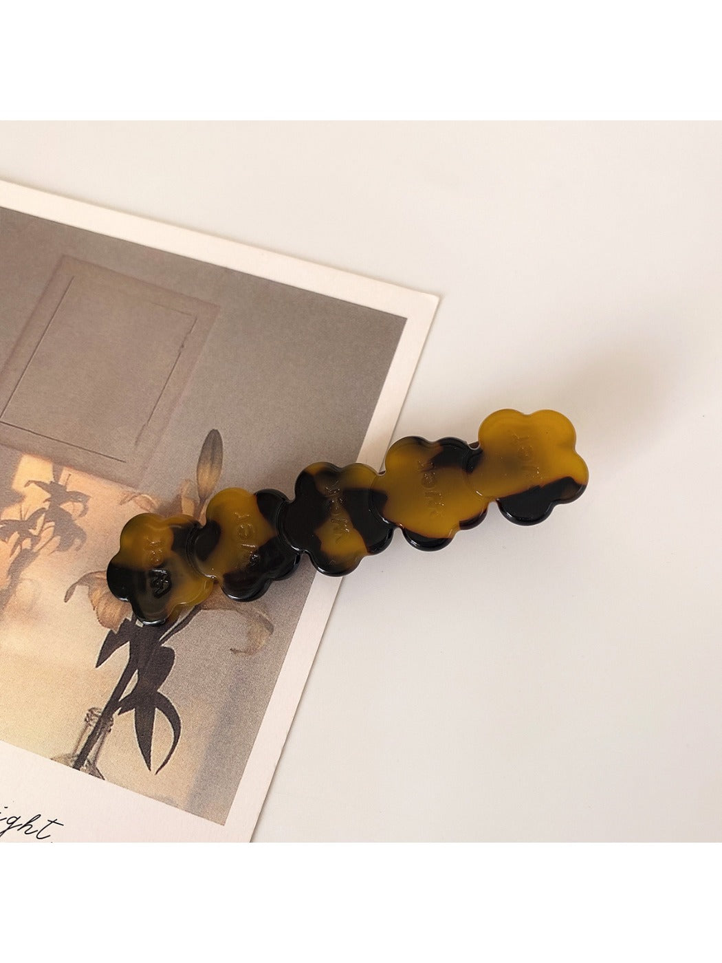 Beau - Simple Cute Flower Shaped Hair Clip