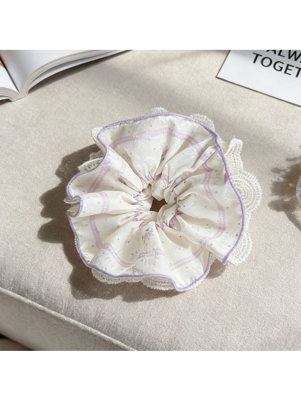 Gifty - Floral Lace Trim Loose Fit Scrunchie