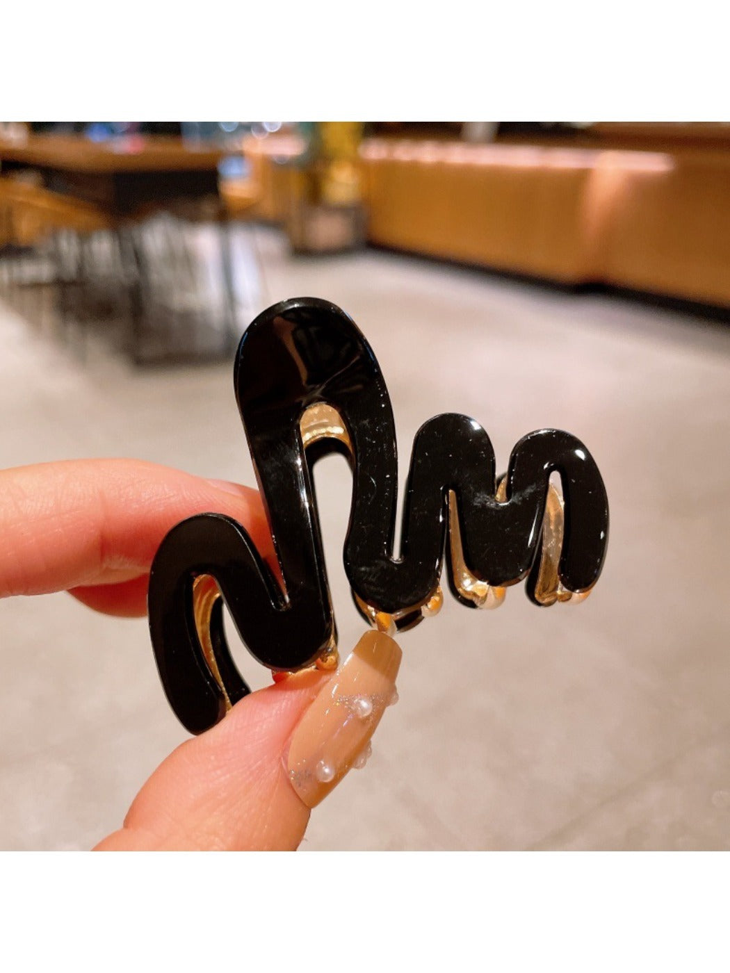 Beau - Elegant Wave Patterned Hair Claw Clip