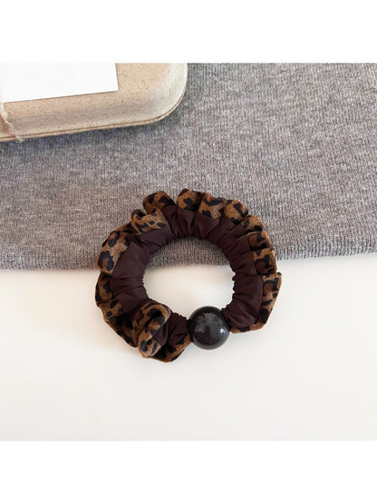 Gifty - Vintage Leopard Print Scrunchie