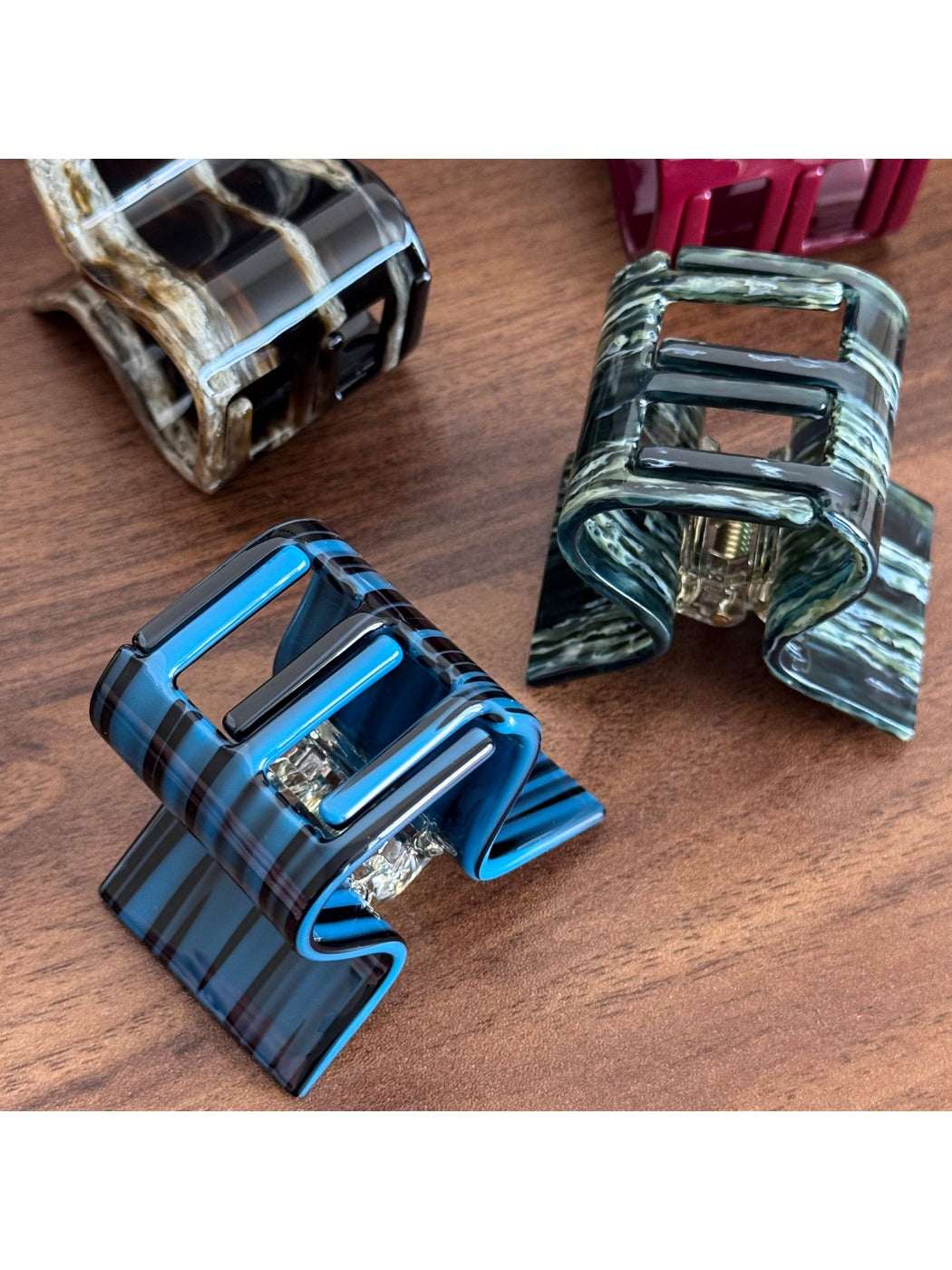 Beau - Textured Striped Acetate Elegant Ponytail Clip