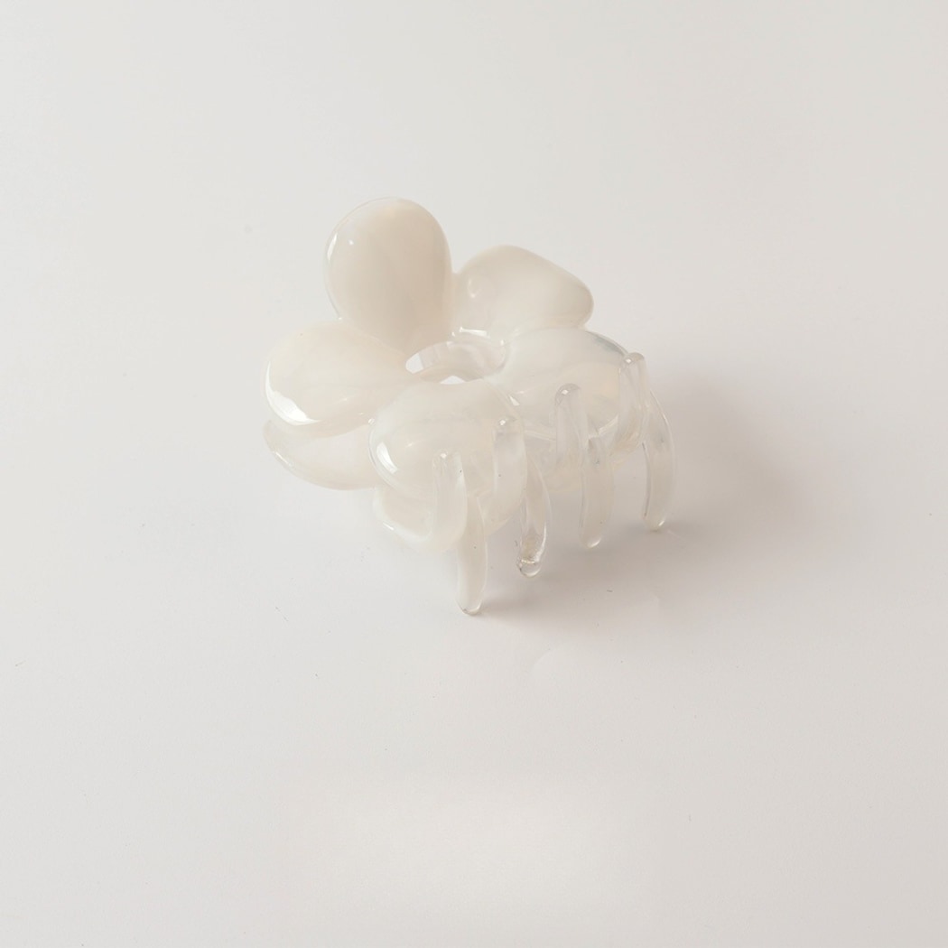 Beau - Rounded Flower Shape PC Claw Clip