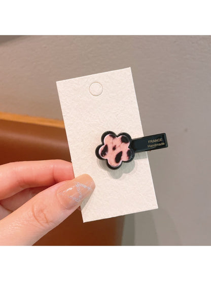 Beau - Leopard Print Oval Duckbill Women's Hair Clip