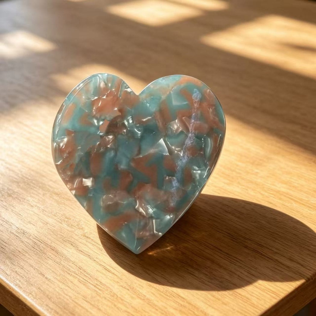 Beau - Glossy Heart Acetate Claw Clip
