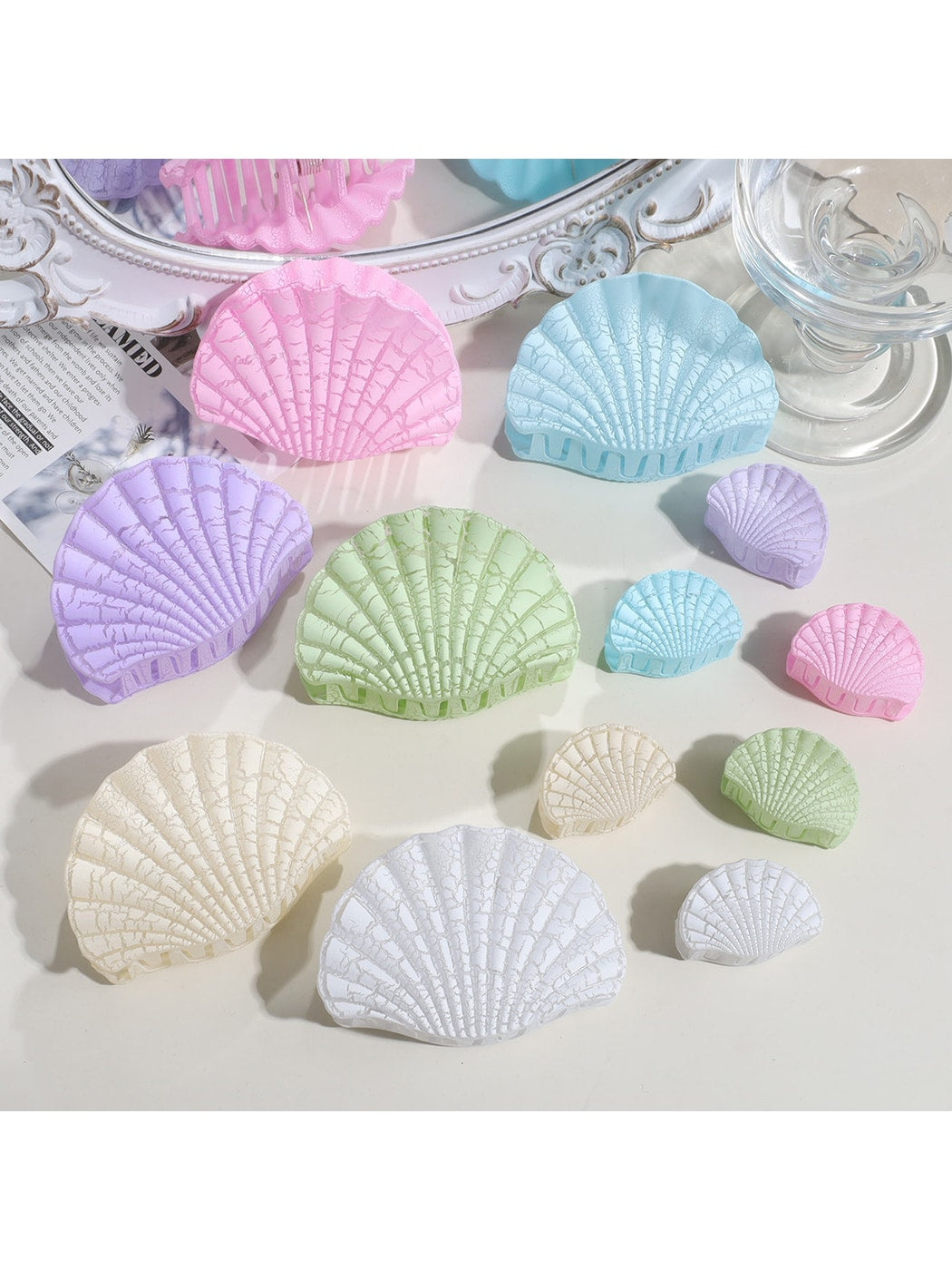 Beau - Textured Plastic Seashell Silhouette Claw Clip