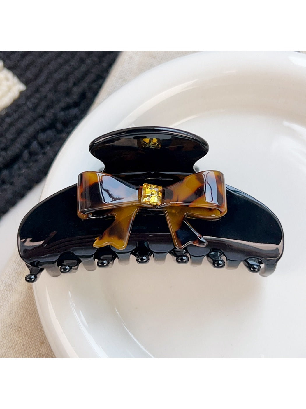 Beau - Curved Bow Design Acetate Hair Claw Clip