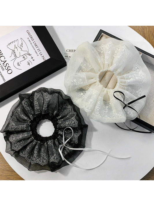 Gifty - Elegant Vintage Lace Scrunchie