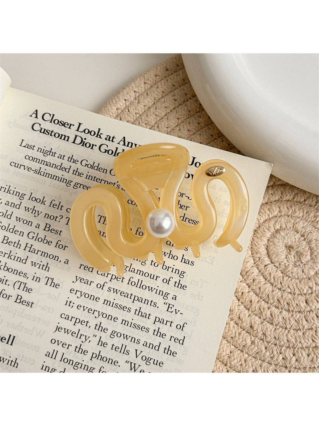Beau - M-Shaped Acetate Letter Detail Claw Clip