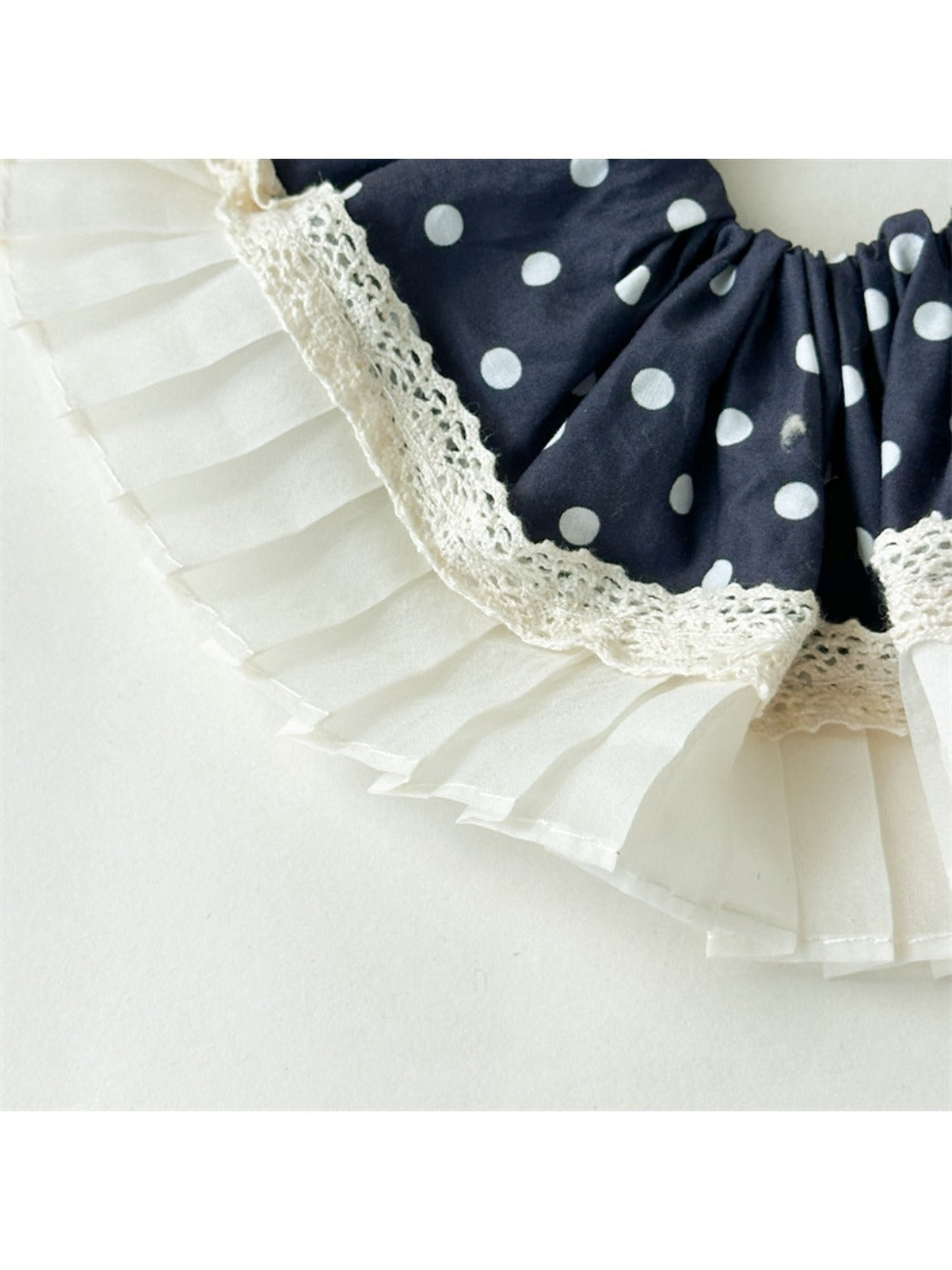 Gifty - Polka Dot Lace Scrunchie Hair Ban