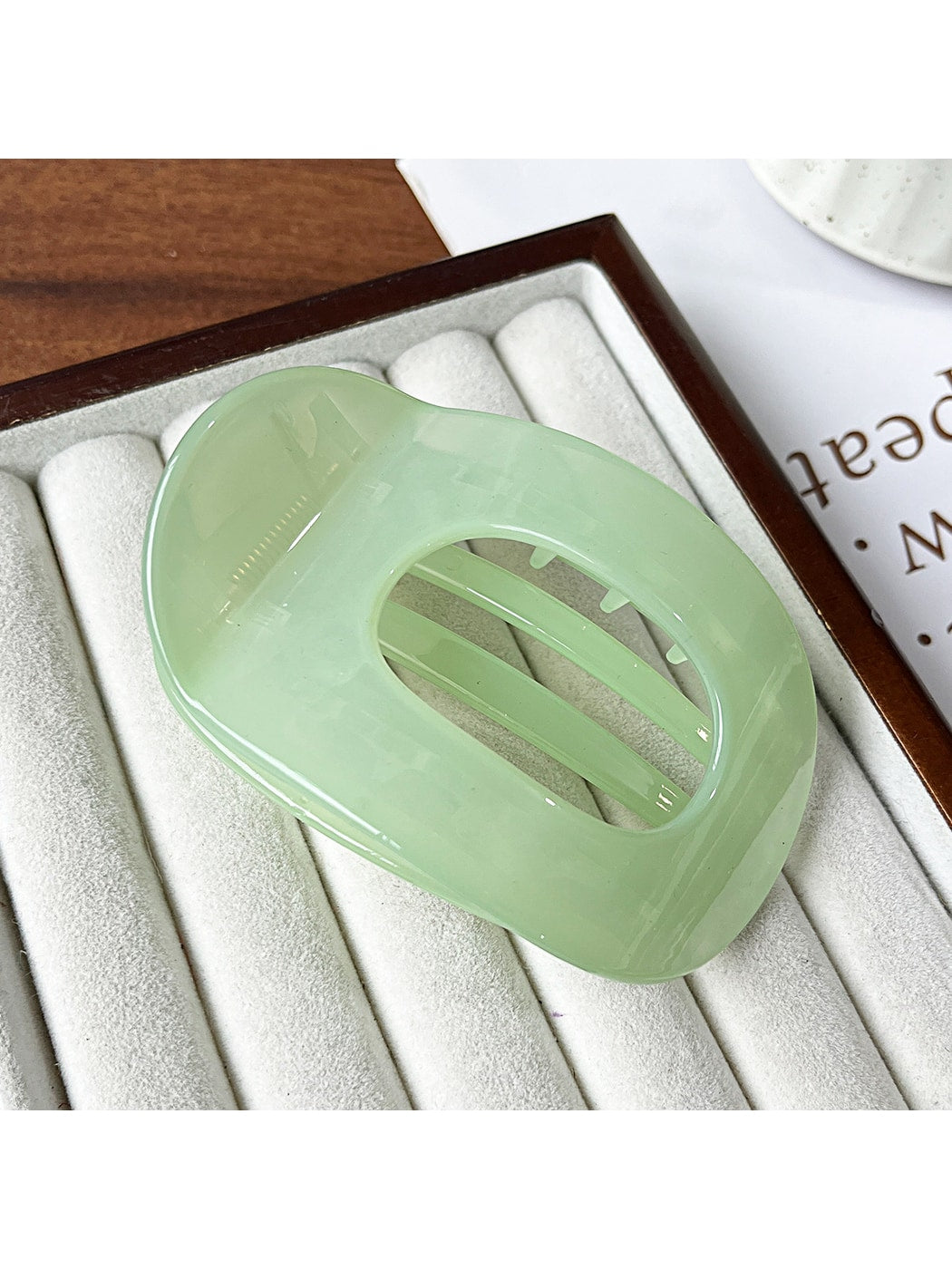 Beau - Glossy Oval Cutout Geometric Back Hair Clip