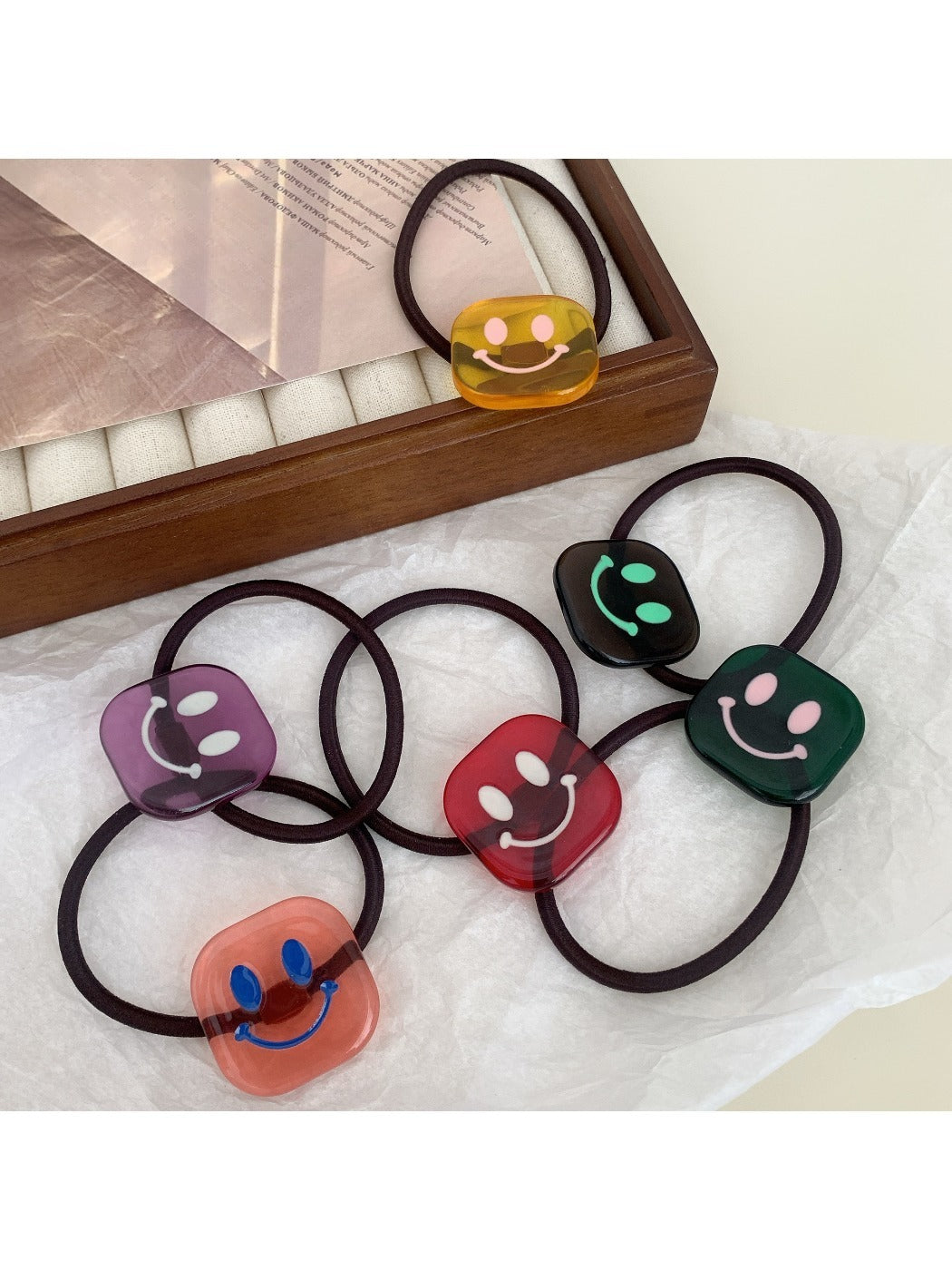 Gifty - Block Smiley Face Hair Tie