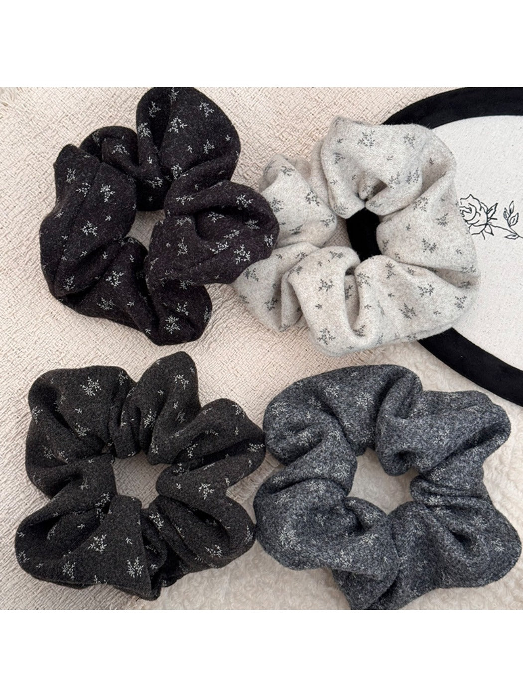 Gifty - Snowflake Knitted Hair Scrunchie